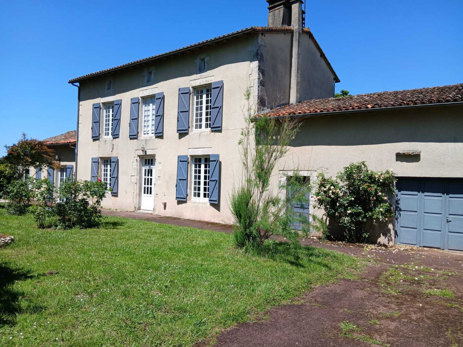 Maison de village proche de Ruffec