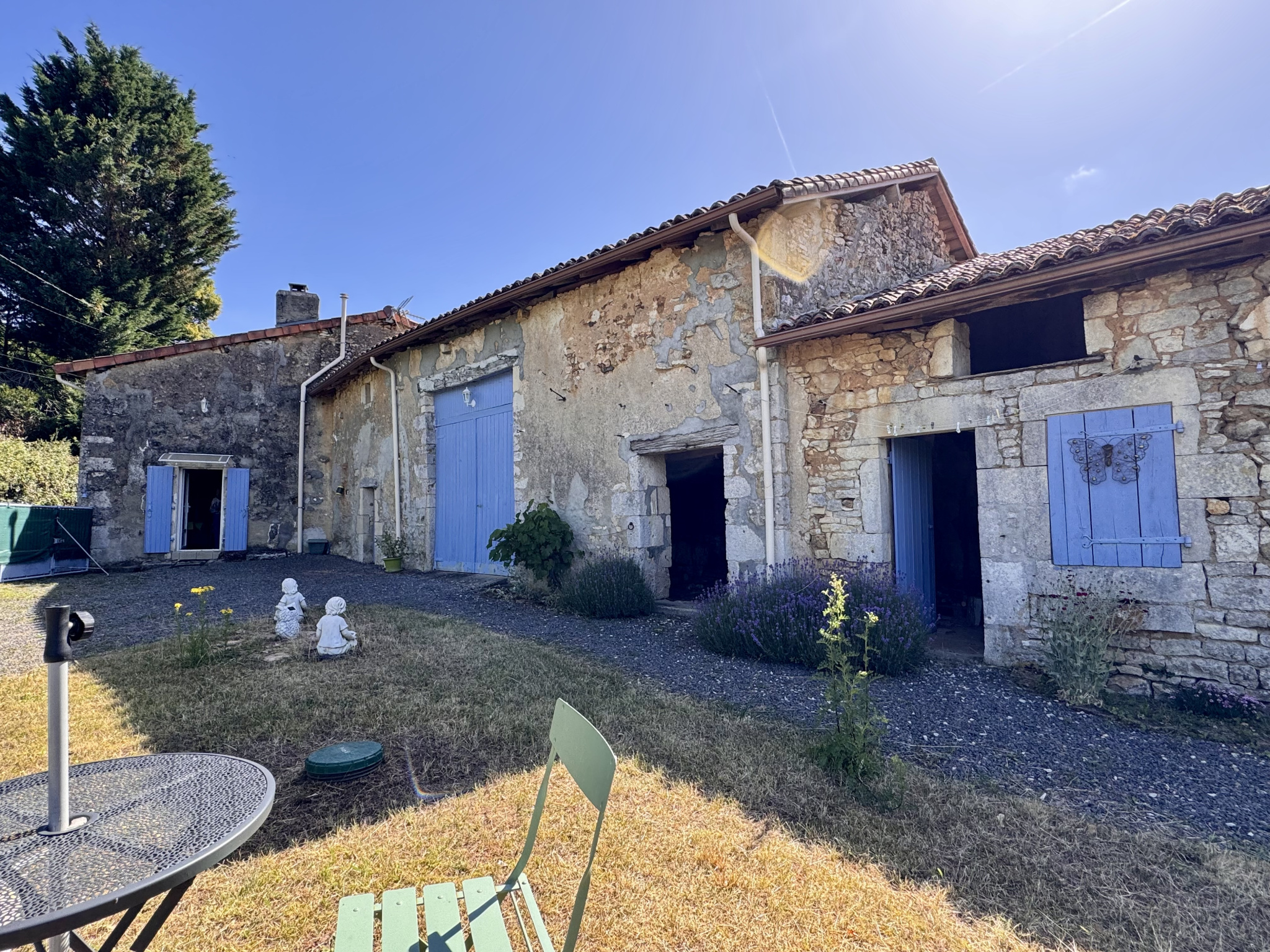 Maison de campagne avec dépendances